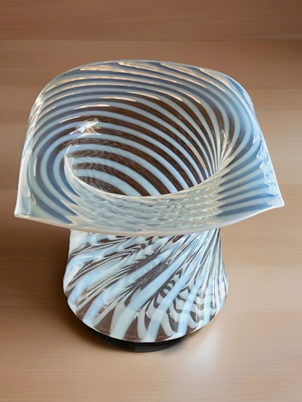 Vintage Fenton White Opalescent Swirl Stripe Art Glass Figural Top Hat Large - Picture 4 of 10